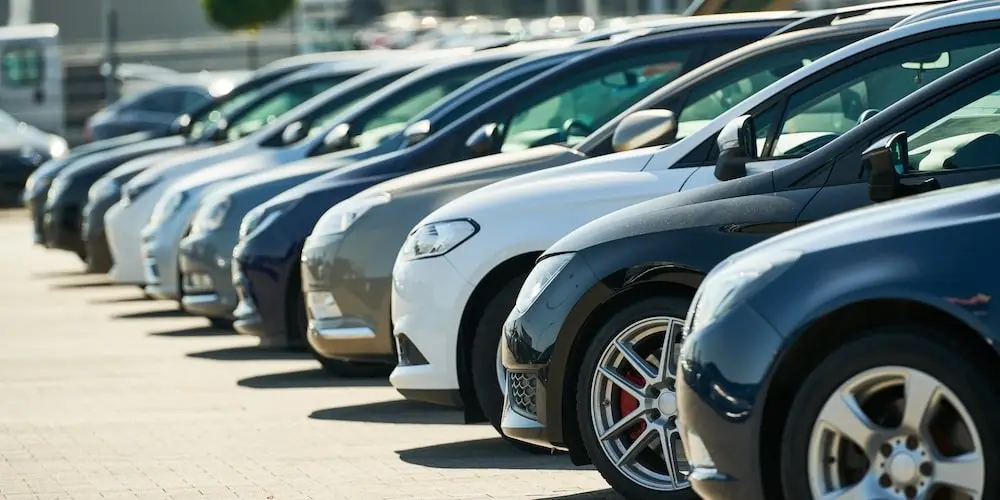 Coches en estacionamiento